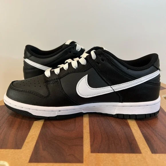 Nike Dunk Low - Picture 6 of 8